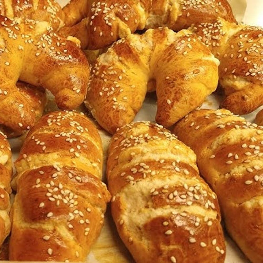 Pineapple-Cheese Horn